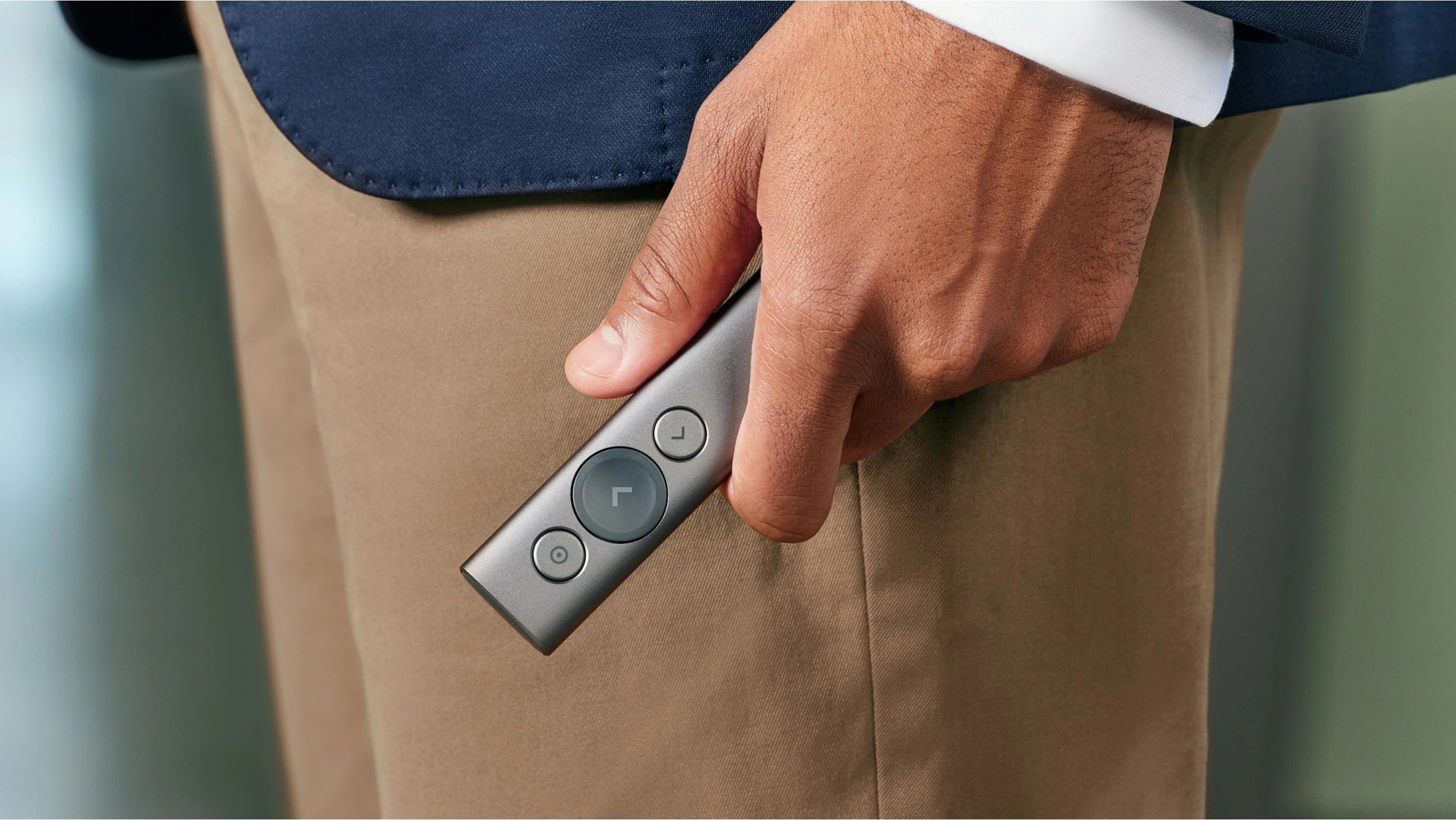 Daljinec za predstavitve Logitech Spotlight, Bluetooth/RF, USB, 30 m, siv