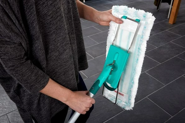 Mop za vlažno čiščenje, Leifheit 55045, mikrovlaken, aluminijasta ročica, modro/zelena