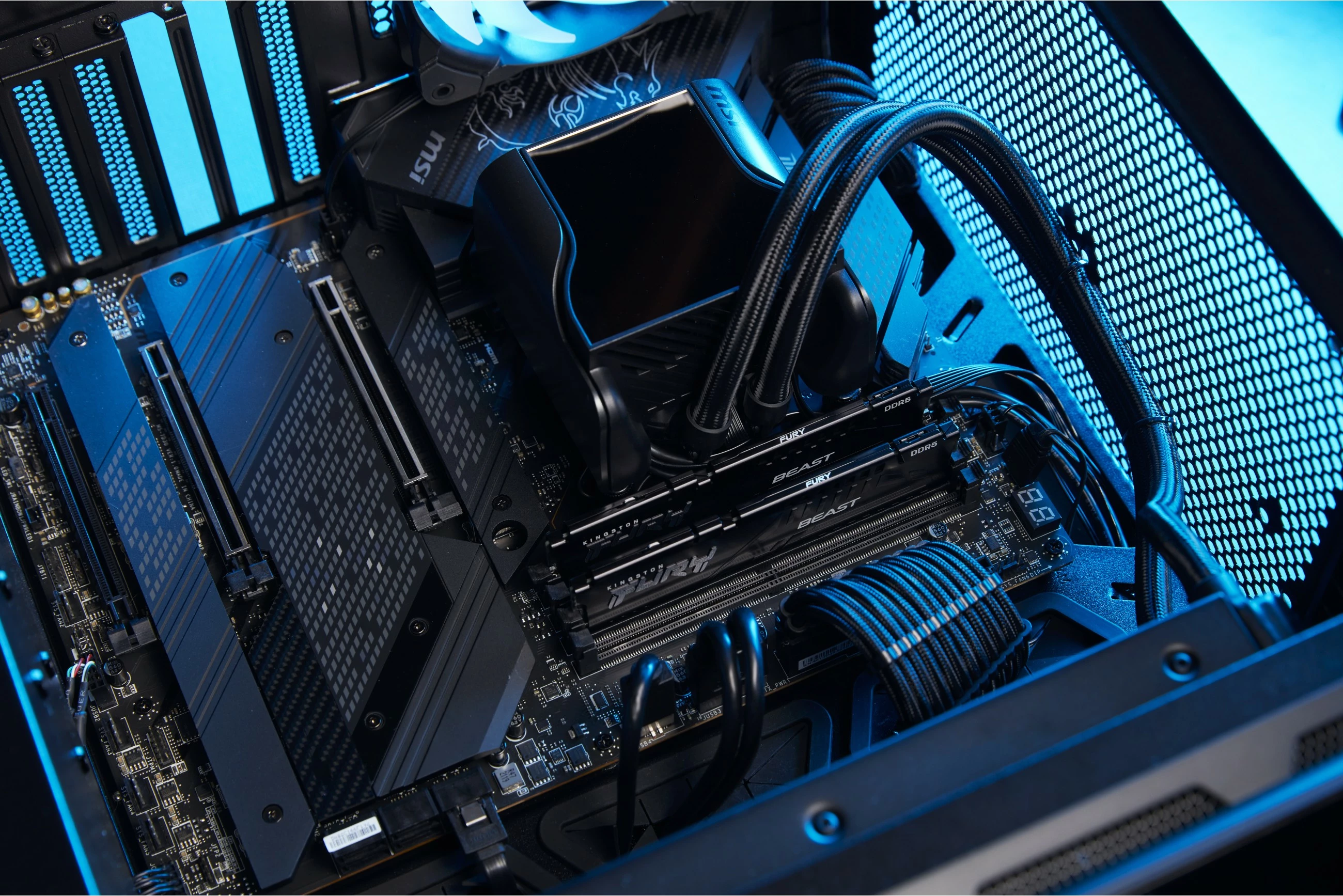 RAM pomnilnik Kingston FURY Beast 32GB 5600MT/s DDR5 CL40 DIMM, črn