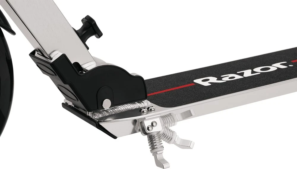 Trotinet Razor A6, 22,6", bel