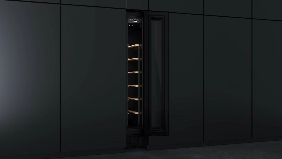 Vgradni hladilnik za vino, TEKA RVU 10008 GBK (113610003), 8 steklenic, zaslon in elektronsko upravljanje, LED, črn, razred G