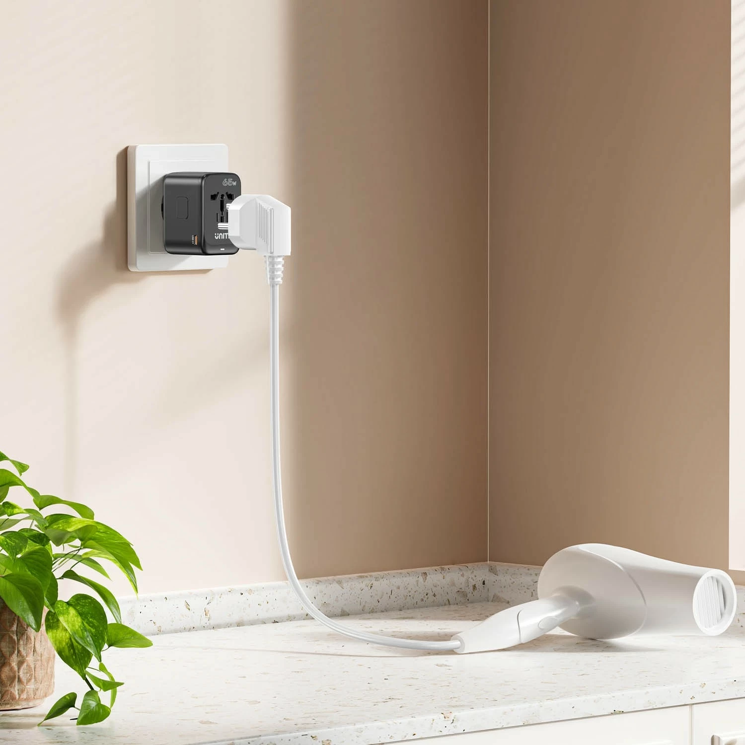 Potovalni polnilnik 65 W Unitek