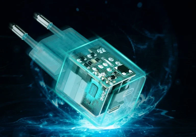 Universalni polnilec AUKEY PA-B1, bel