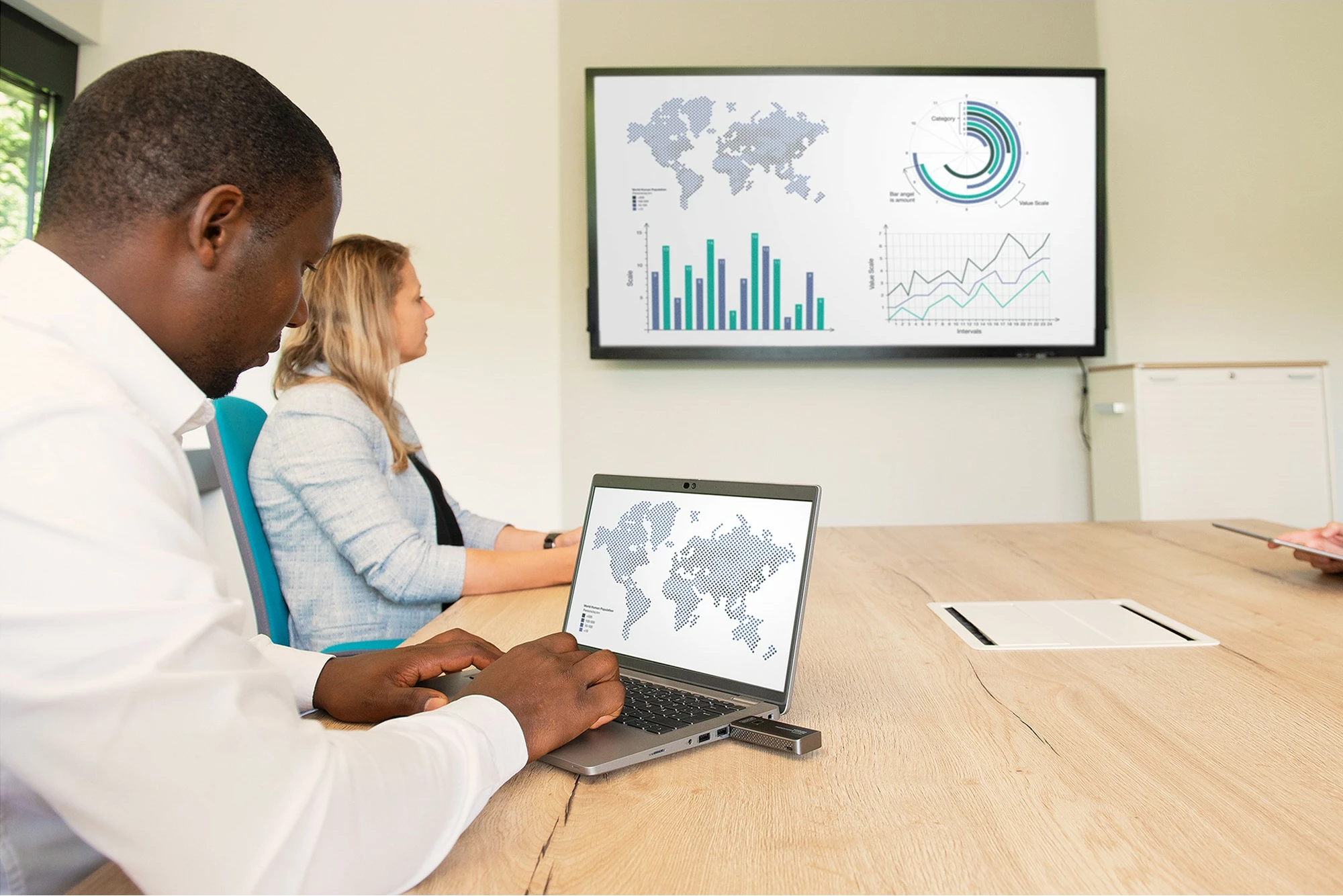 Brezžični predstavitveni sistem Click & Present Mini, Digitus, AV predajnik in sprejemnik, Full HD, črn