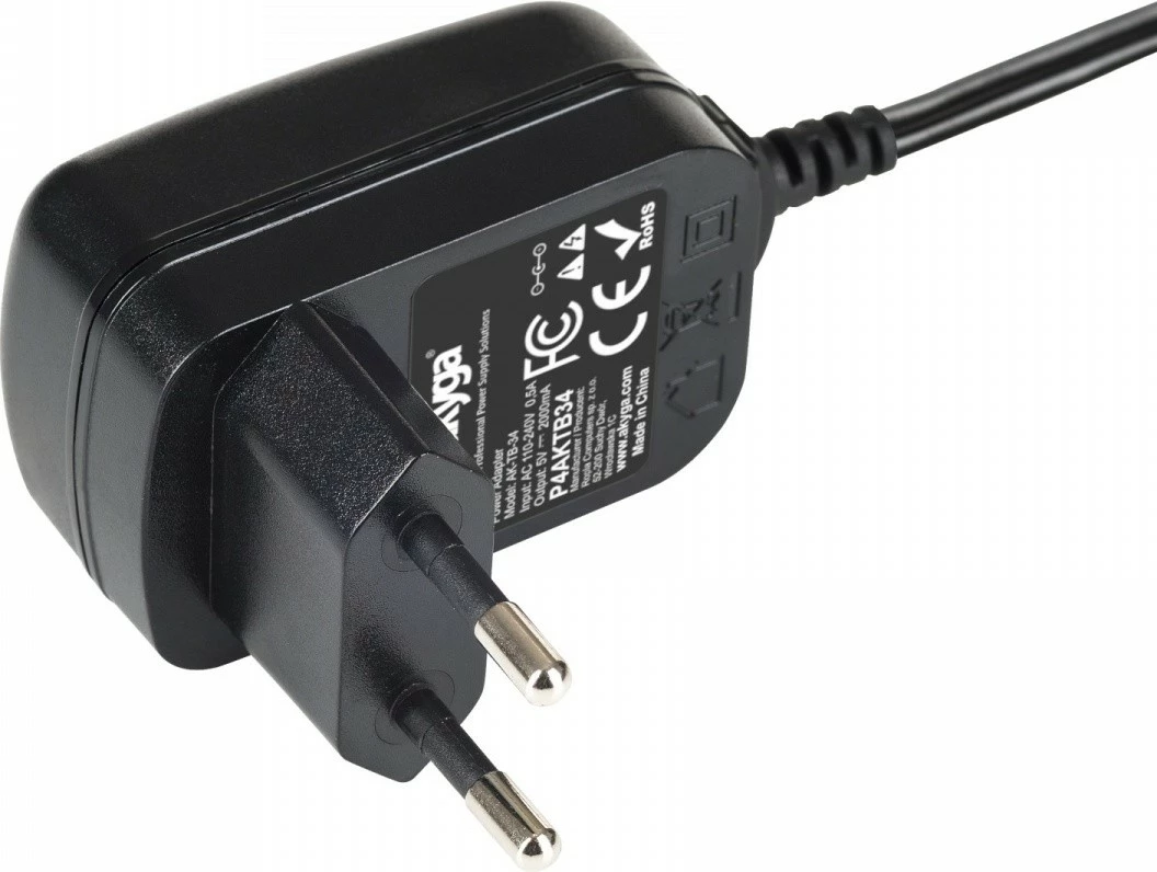 Univerzalni adapter za napajanje AKYGA AK-TB-34, 5V/2A, 10W, 3,5x1,35 mm, črn
