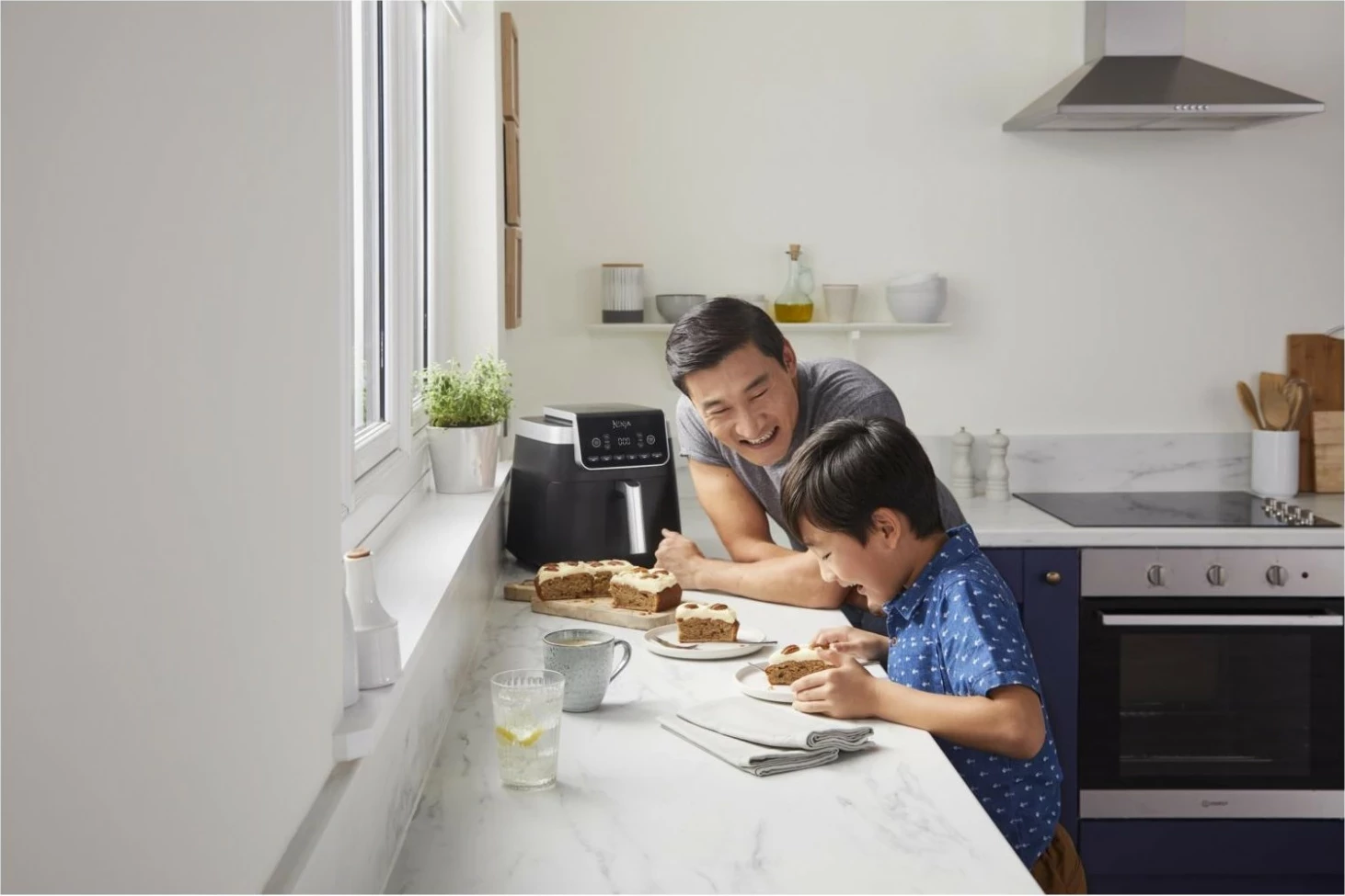 Peka na vroči zrak Ninja AF180EU, 6,2 L, črn