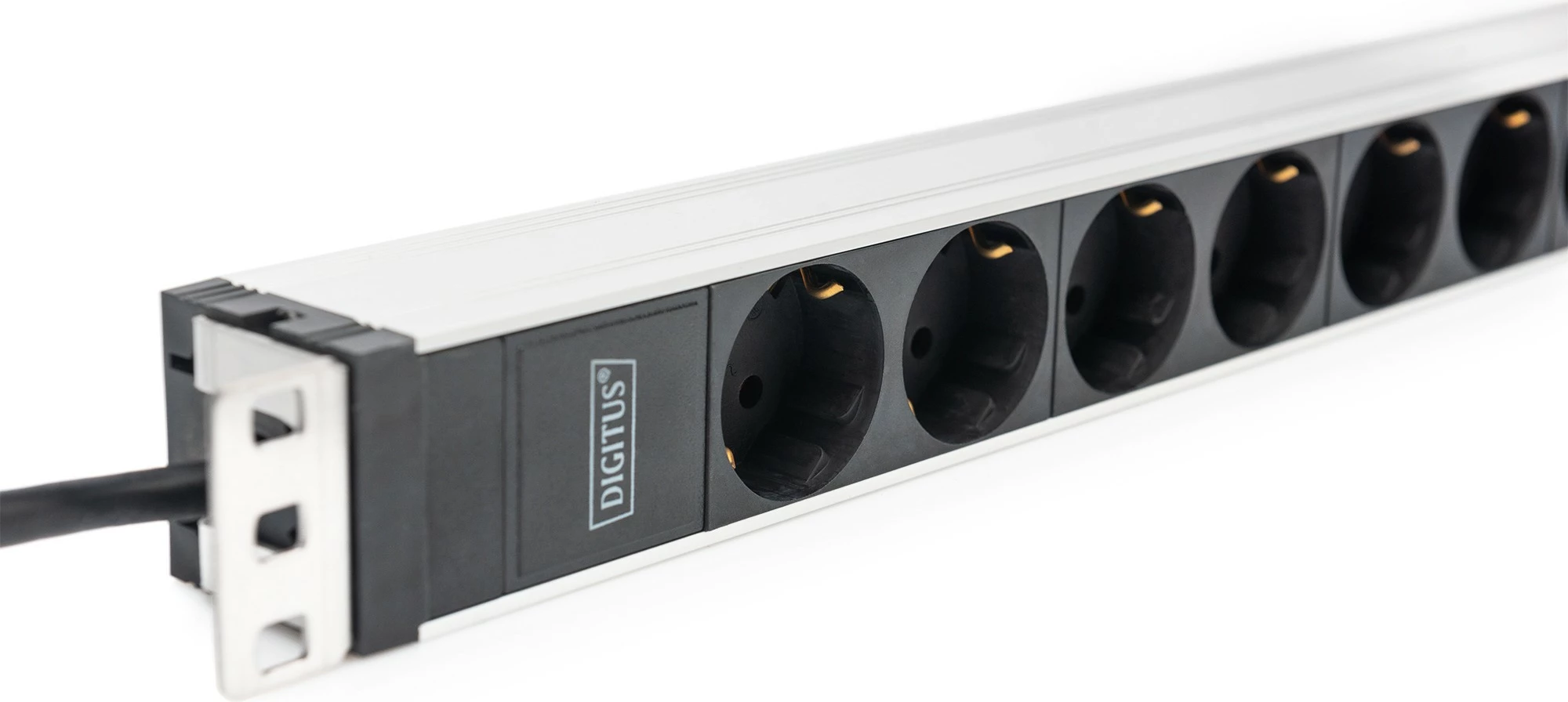 PDU iz aluminija Digitus 1U, 8x Schutzkontakt vtičnica, 16A, 230V, za rack