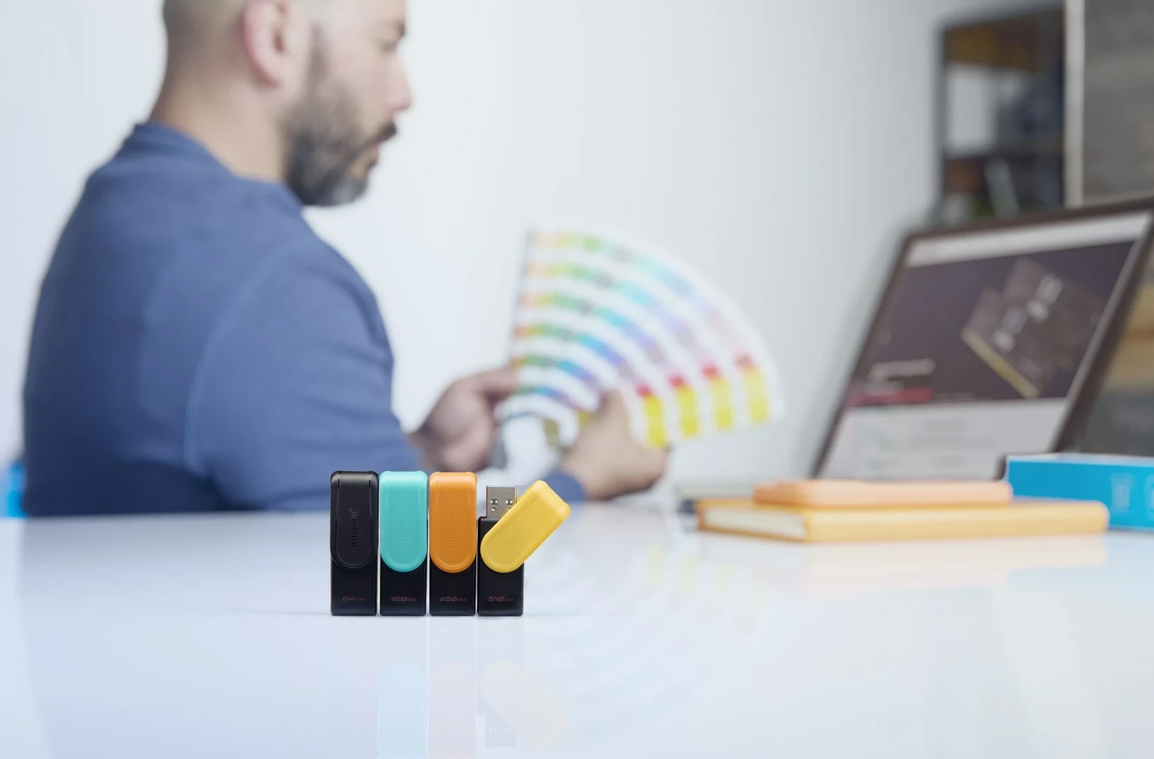 USB ključ 128GB, Kingston DataTraveler Exodia S, USB 3.2, črn/tirkiz