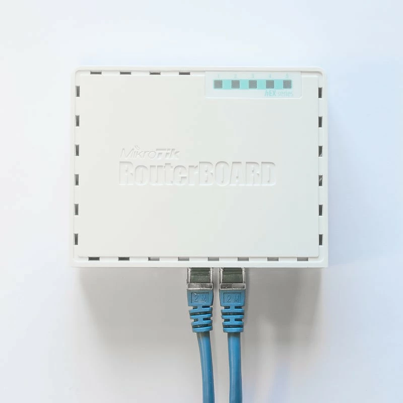 Kompakten usmerjevalnik MikroTik RB750GR3, Ethernet WAN, Gigabit Ethernet, turkizna, bela Kompakten usmerjevalnik MikroTik RB750GR3, Ethernet WAN, Gigabit Ethernet, turkizna, bela