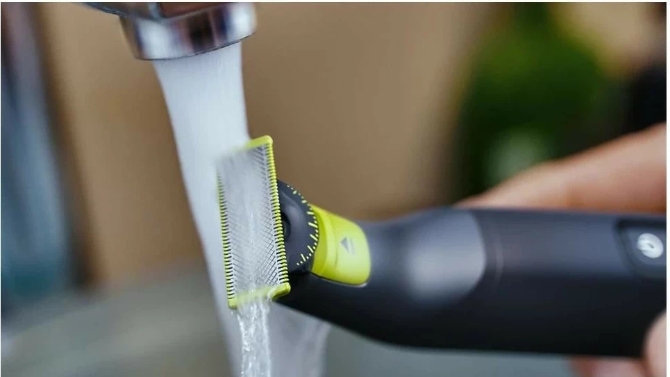 Trimer za obraz Philips OneBlade Pro 360 QP6542/15, črn