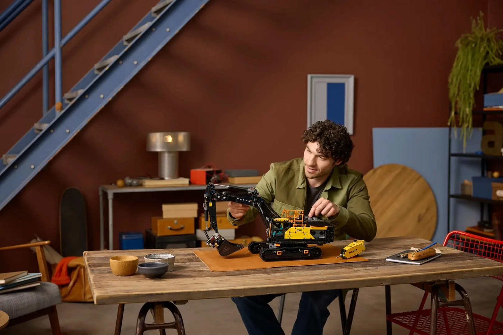 Model ekskavator hibrid Volvo EC500, LEGO Technic 42215, za odrasle, črno/rumen