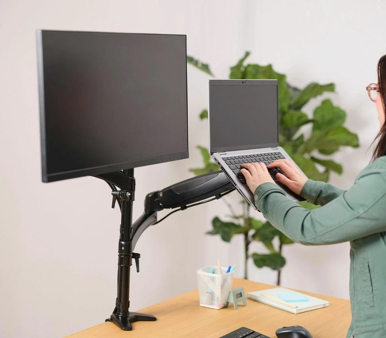 Držalo za mizo za do dva zaslona, 81,3 cm (32"), črno Trust Mara