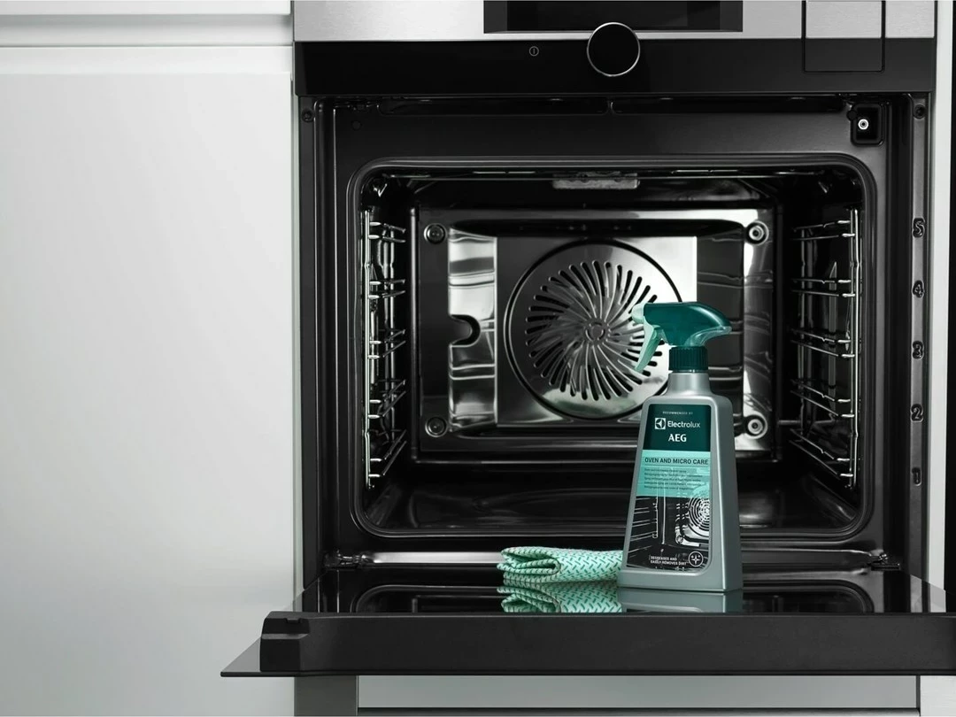 Sredstvo za čiščenje pečic/polnih kuhalnih plošč Electrolux M3OCS301, 500 ml, sivo