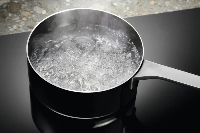 Indukcijska plošča Electrolux LIL61424C, 60 cm, 4 kuhališča, črna