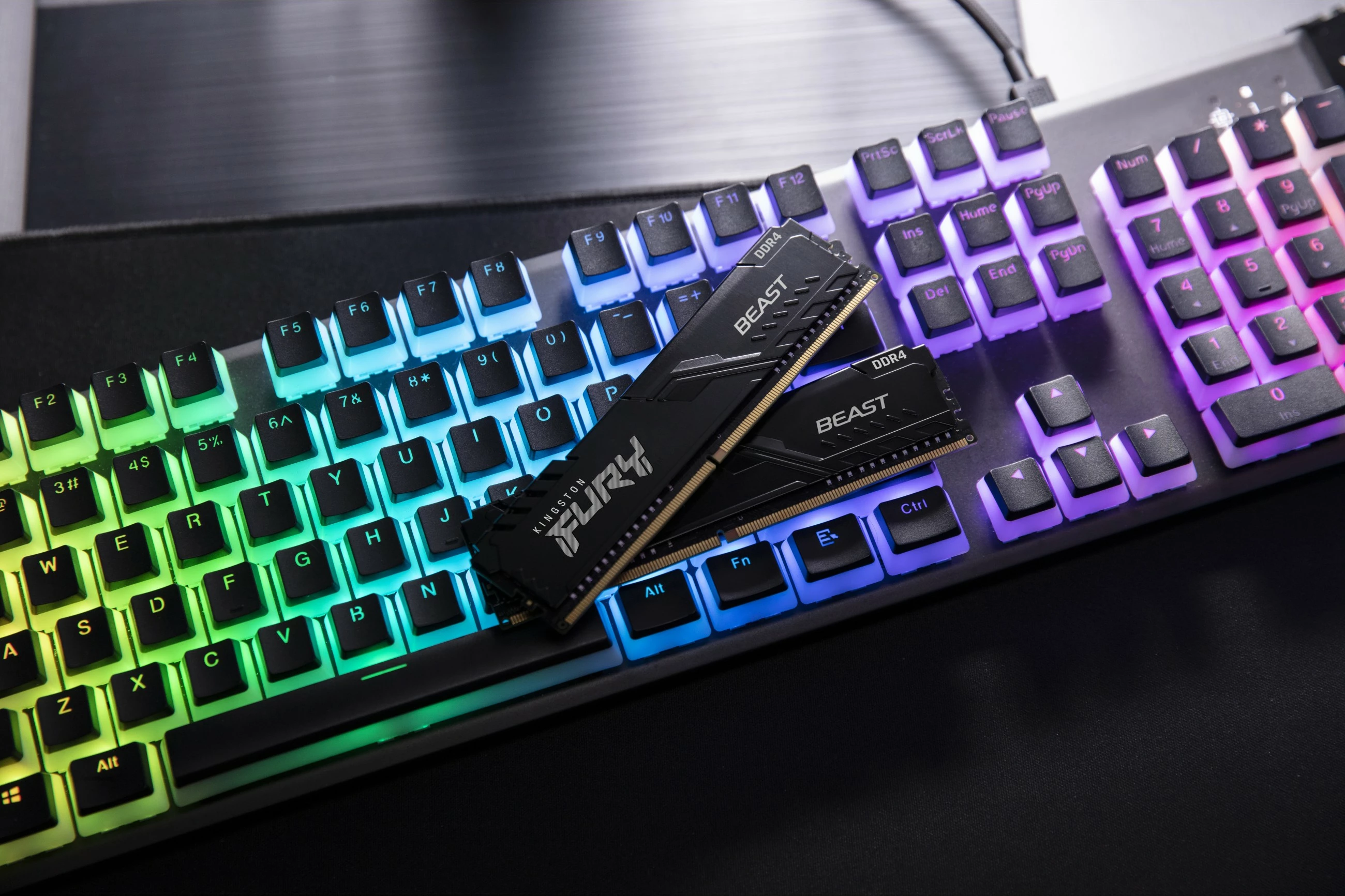 Visokozmogljiva RAM pomnilnik Kingston FURY 32GB 3600MT/s DDR4 CL18 DIMM (komplet 2) Beast Black