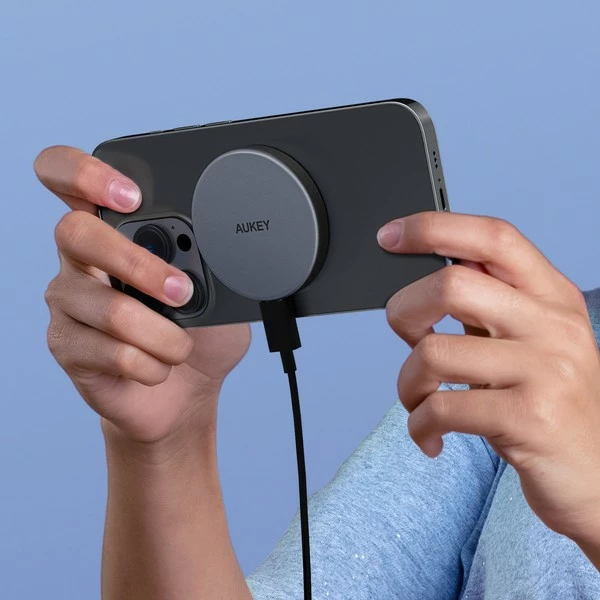 Brezžični polnilec MagSafe Qi2 AUKEY LC-MC10, 15 W, USB-C, črn