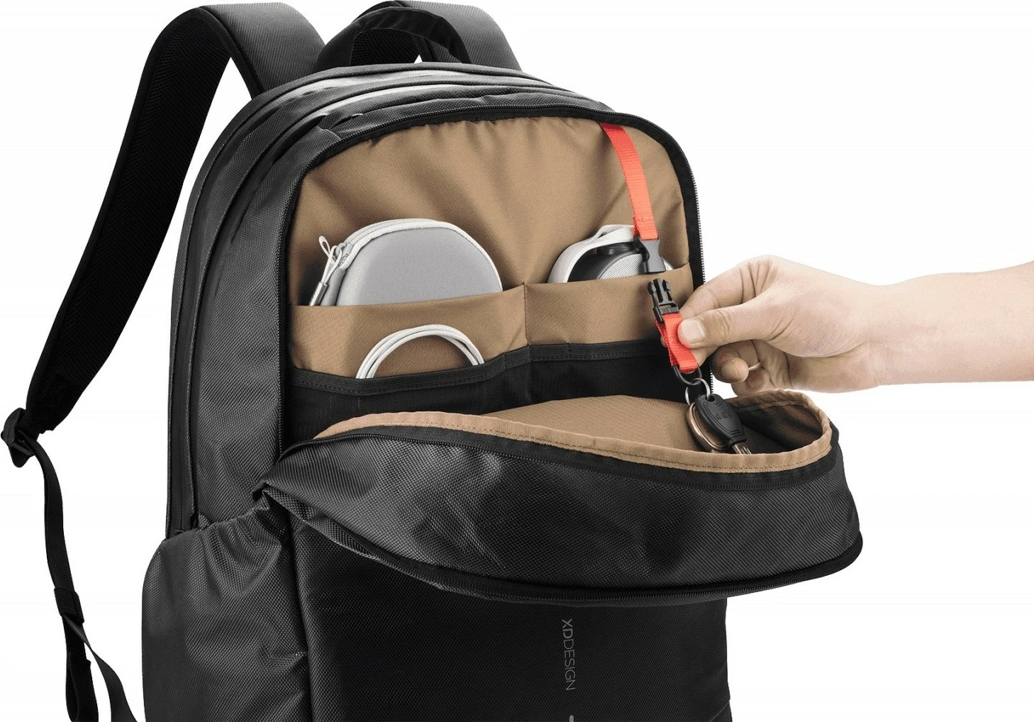 Nahrbtnik XD DESIGN BOBBY EXPLORE, 17\", črn