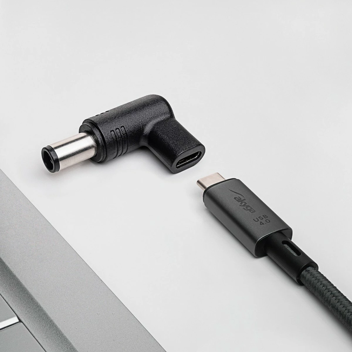 Adapter USB-C na 7,4 x 5,0 mm z DELL pinom, AKYGA AK-ND-C08, črn