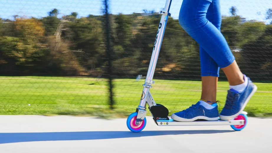 Skiro za otroke Razor A Special Edition, večbarven