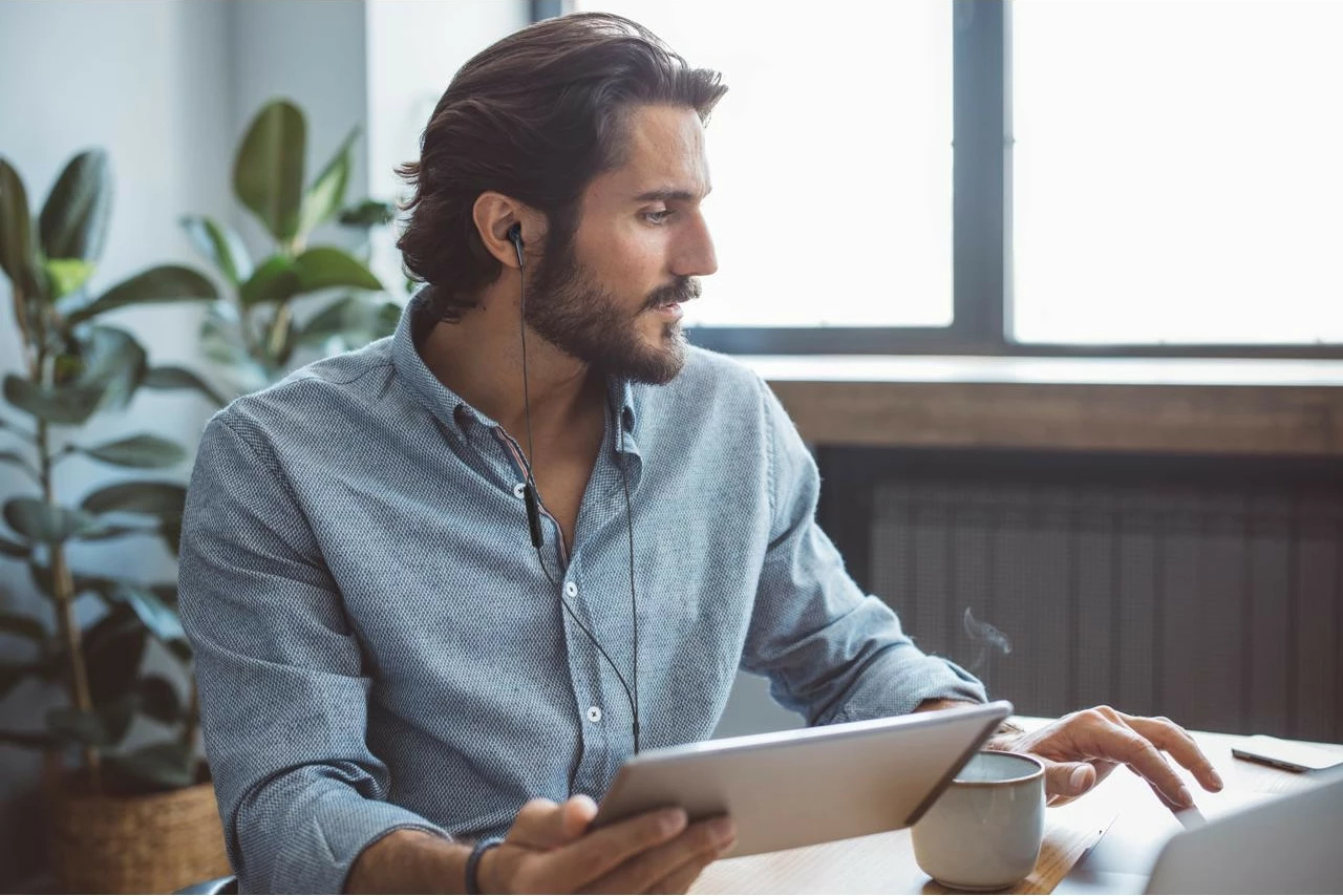 Slušalke z mikrofonom JVC HA-FR17UC-UB, USB-C, črne