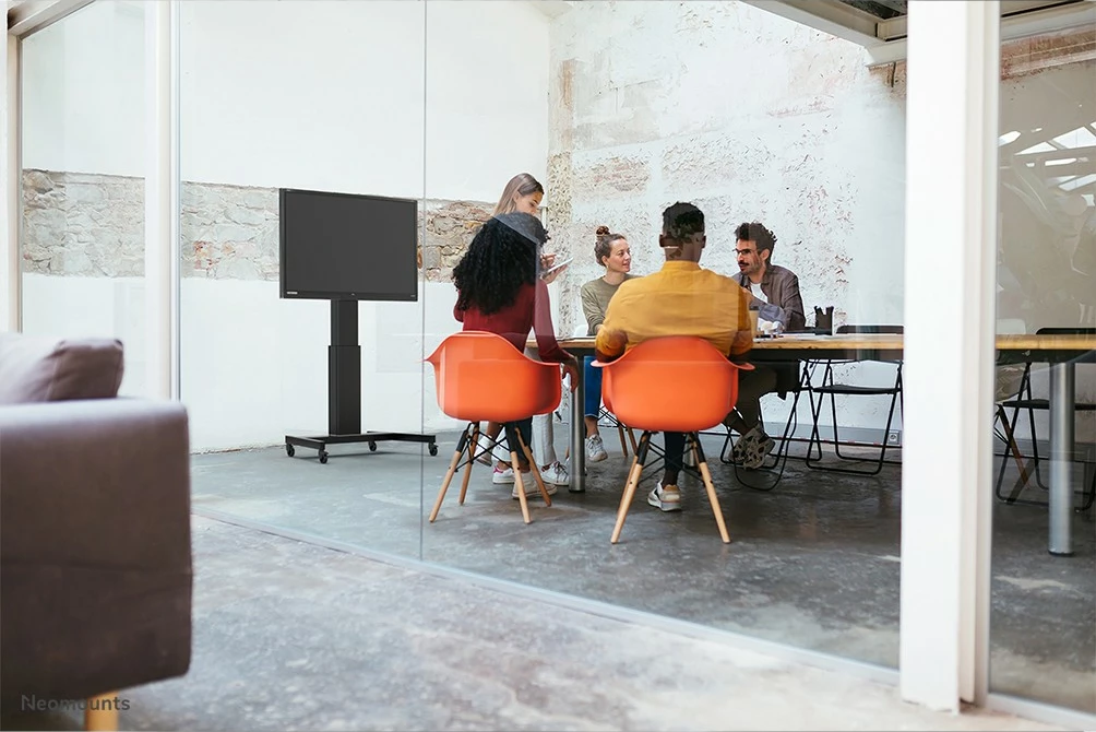 Mobilna stojalo za TV, Neomounts PLASMA-M2500BLACK, avtomatsko, za zaslone 42–100 inčev, 150 kg, črno Mobilna stojalo za TV, Neomounts PLASMA-M2500BLACK, avtomatsko, za zaslone 42–100 inčev, 150 kg, črno