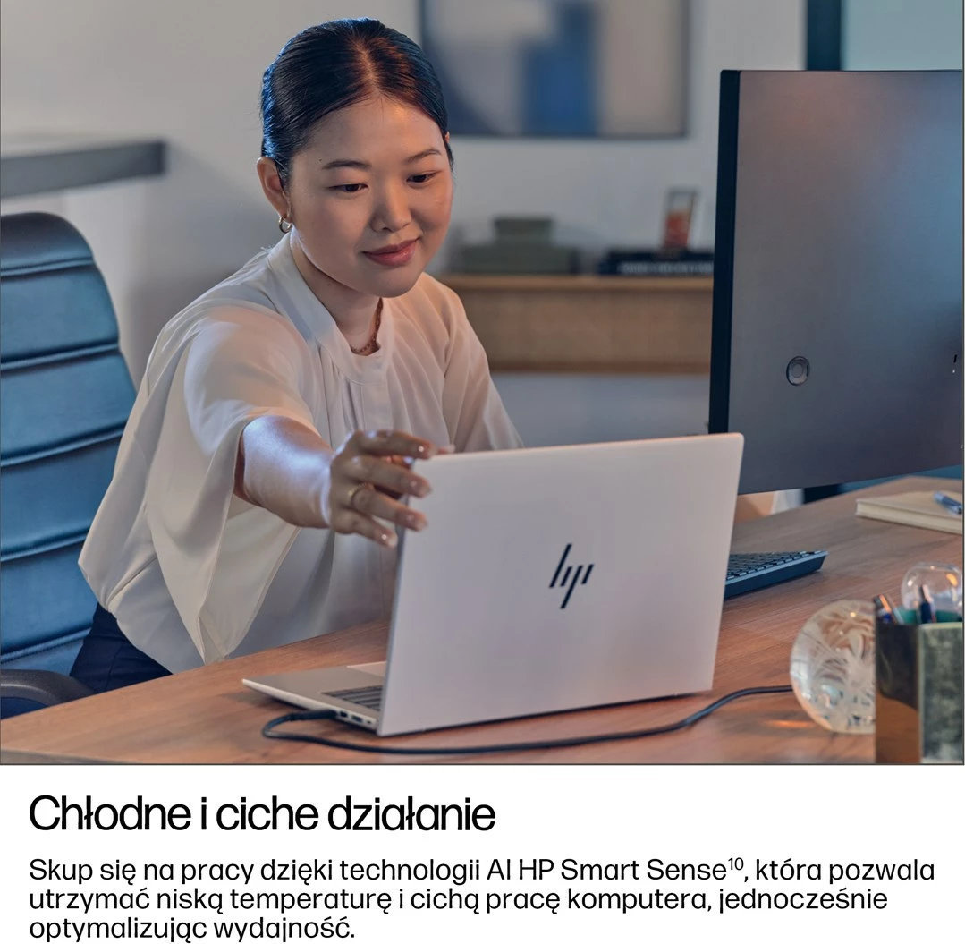 Poslovni prenosnik HP EliteBook 8 G1i Ultra 7 255U, 14" WUXGA IPS, 24 GB RAM, 512 GB SSD, Windows 11 Pro, srebrne barve