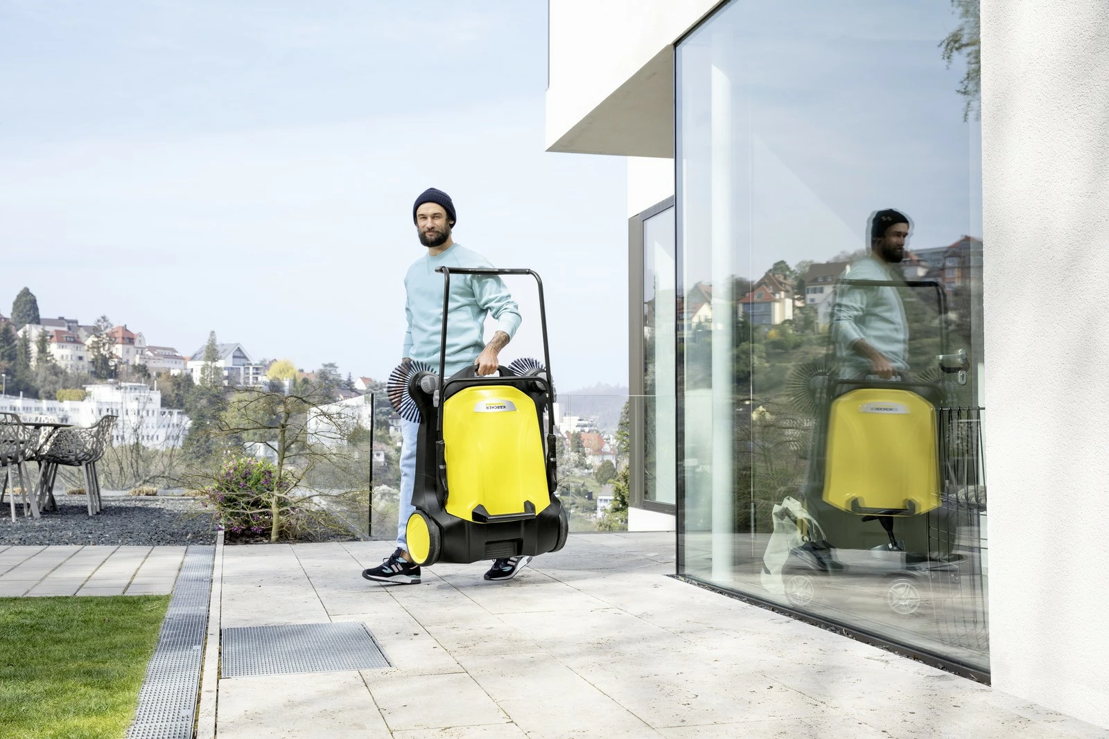 Ročni čistilec s krtačami Karcher S 6 Twin 1.766-460.0, širina 860 mm, posoda 38 L, 3000 m²/h, črno/rumen, set 2 stranski krtači