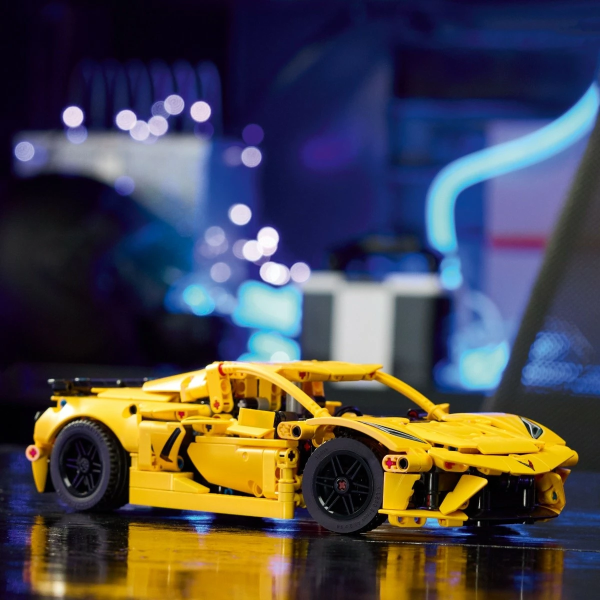 Gradbeni komplet LEGO Technic Chevrolet Corvette Stingray 42205, 732 kosov, rumen