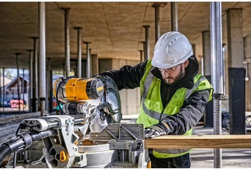 Krožna žaga 1675 W, 3800 RPM, rezilo 305 mm, DeWALT DWS780, AC