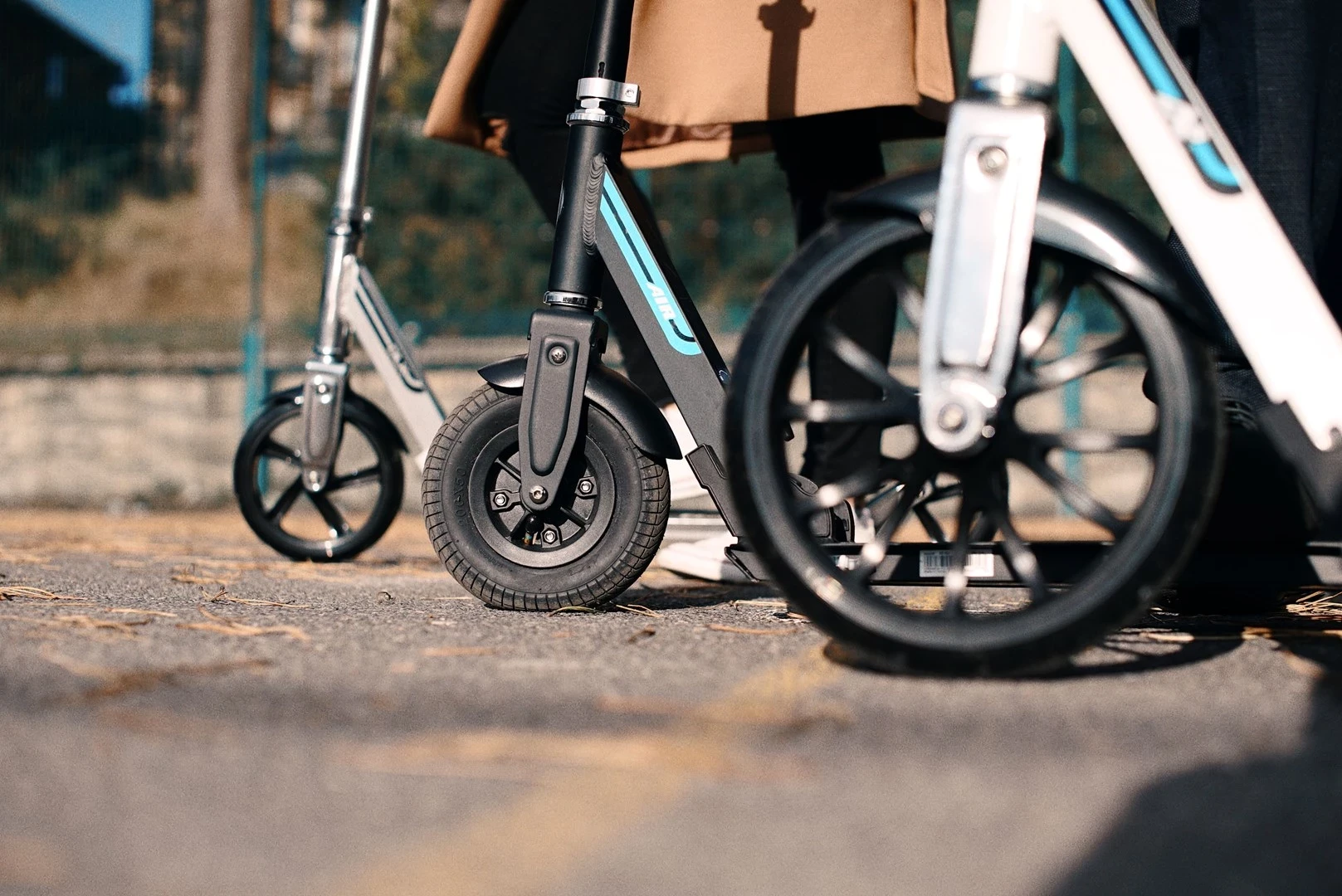 Trotinet Razor A6, 22,6", bel