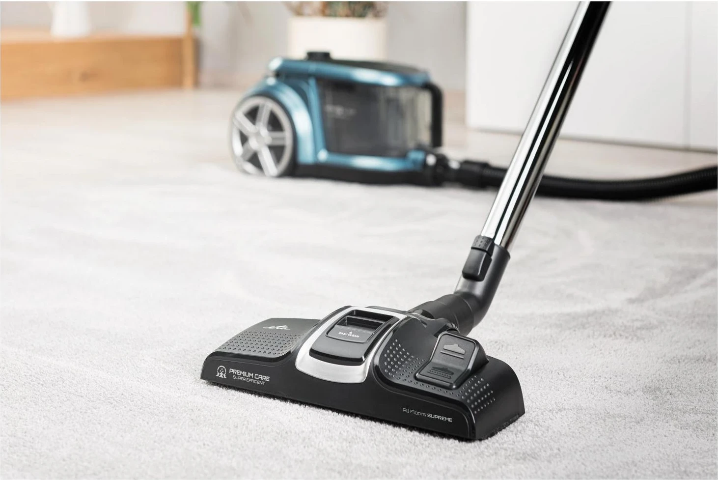 Sesalnik za dom ETA, črn in turkiz