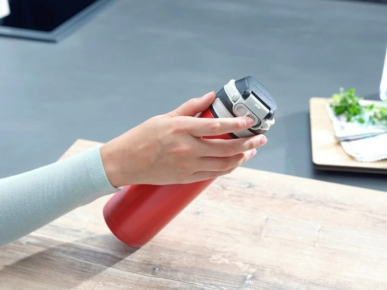 Termovka za potovanje LEIFHEIT 3273, 600 ml, rdeča/črna