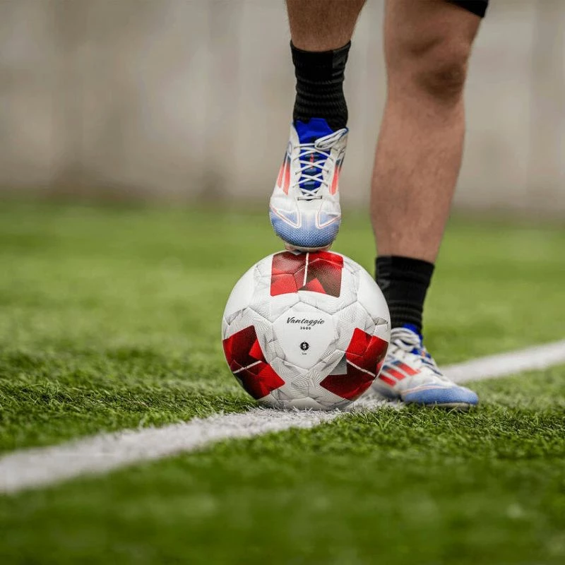 Nogometna žoga, Molten Vantaggio 3600 F5N3600-R, velikost 5, bela/rdeča