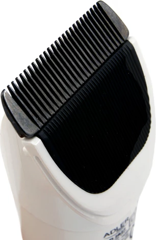 Strižnik Adler AD 2827, Li-Ion 2200 mAh, 5 ur, keramično/titanijasto rezilo, 2 hitrosti, 4 glavniki 3–12 mm, bel