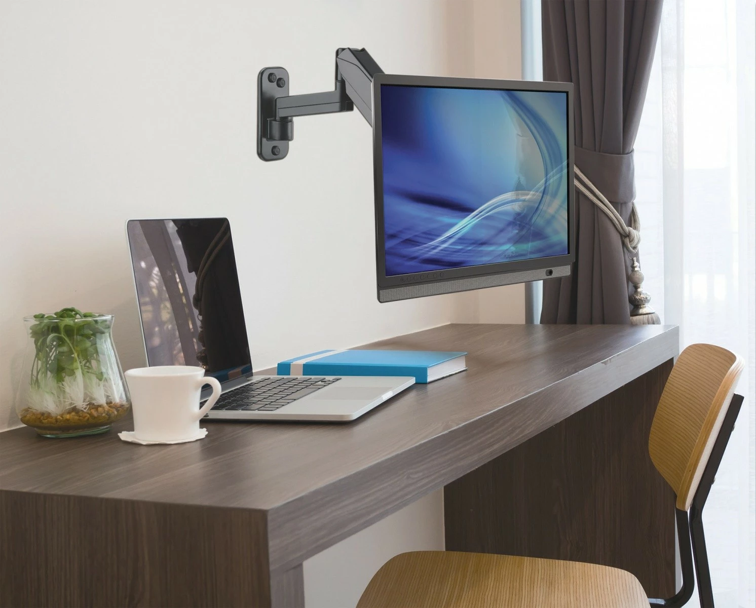 Nosilec za TV/monitor 17–32 palcev, gas spring, Manhattan 461610, črn