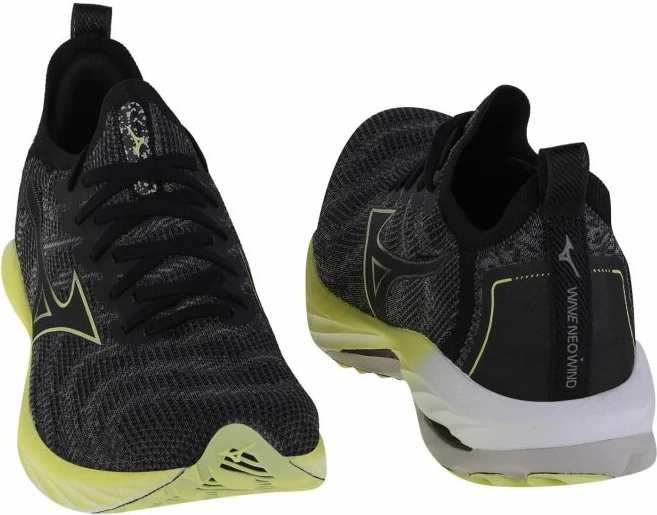 Tekmovalne tekaške atlete Mizuno Wave Neo Wind, črne in zelene