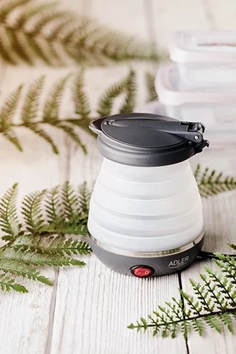 Električni čajnik 0,6 L, 750 W, črn in bel Adler AD 1279