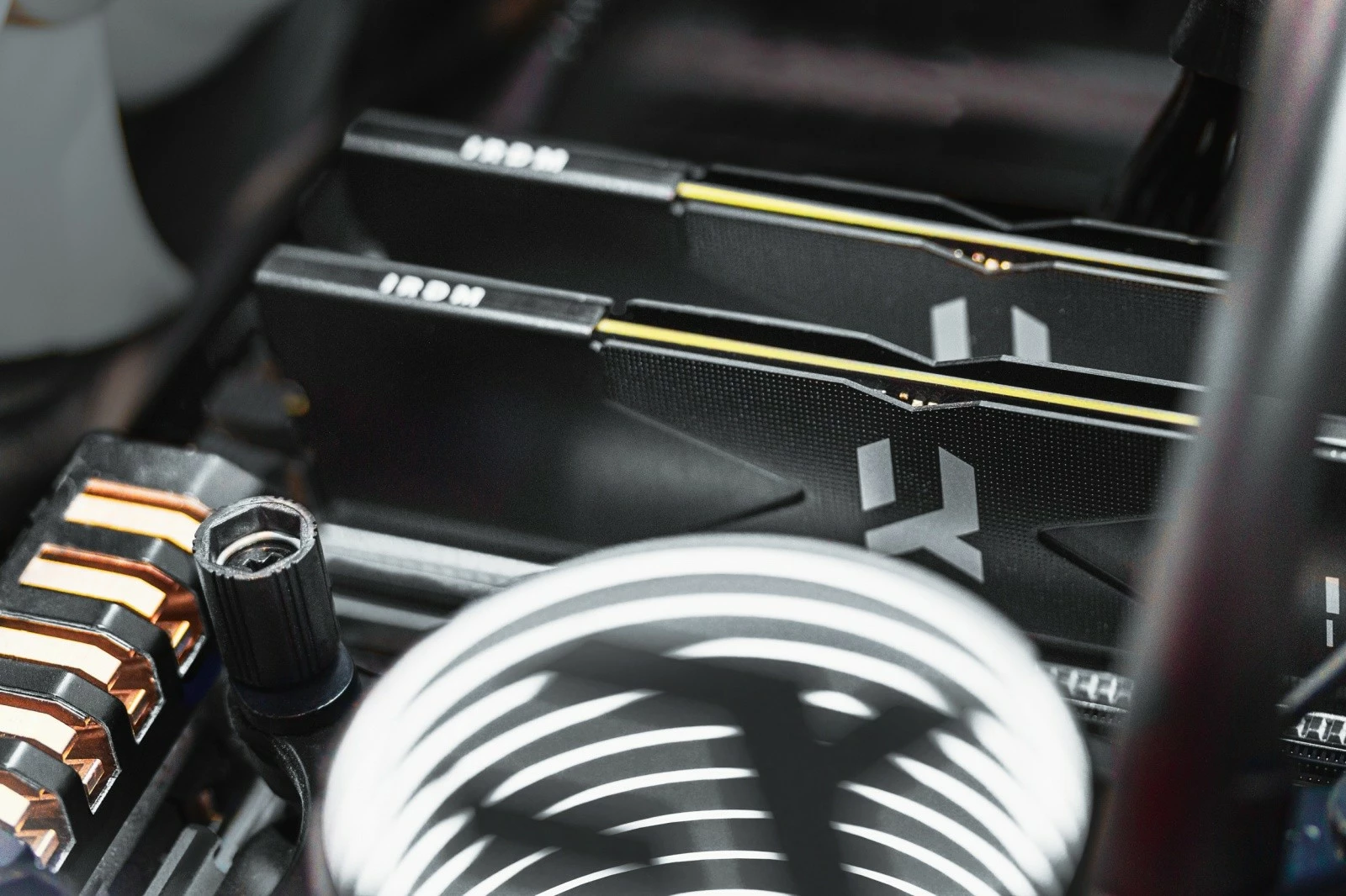 RAM pomnilnik GOODRAM IRDM DDR5, 32GB (2x16GB), 6400 MHz, CL32, črn RAM pomnilnik GOODRAM IRDM DDR5, 32GB (2x16GB), 6400 MHz, CL32, črn