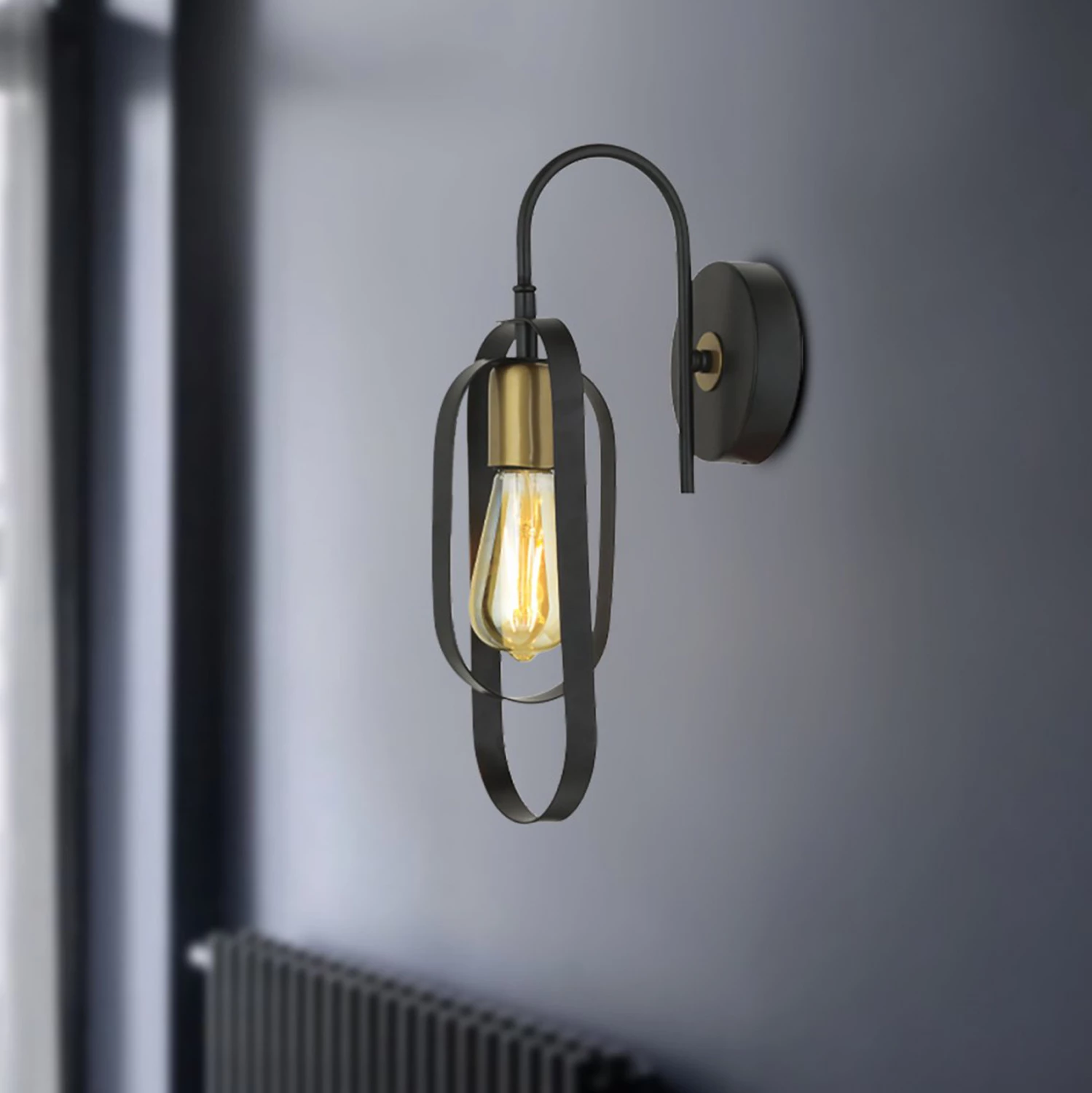 Kovinska stenska svetilka črne barve FH7443.01 26x13x42cm