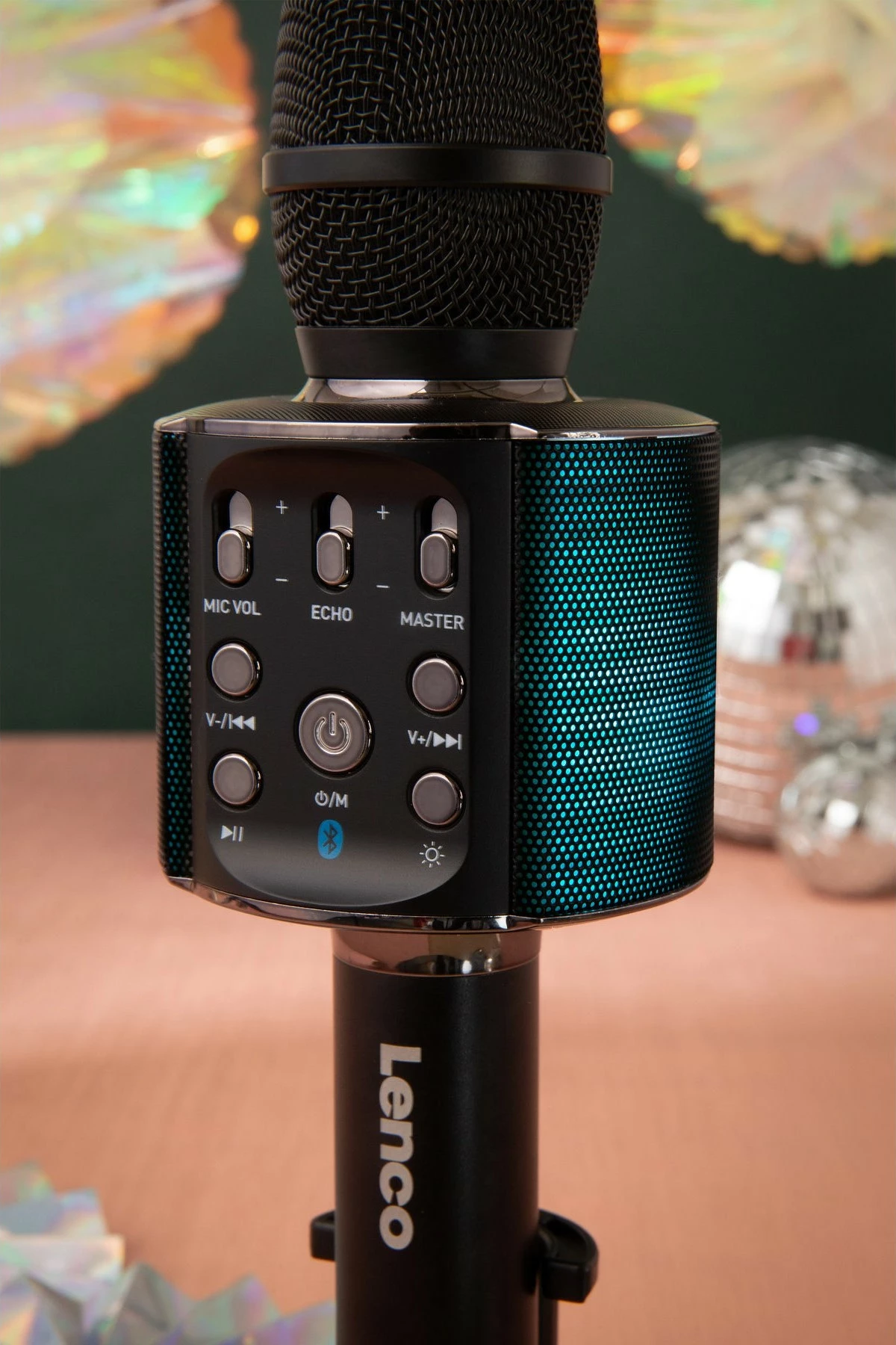 Karaoke mikrofon z vgrajenim zvočnikom Lenco BMC-090, Bluetooth, črn Karaoke mikrofon z vgrajenim zvočnikom Lenco BMC-090, Bluetooth, črn
