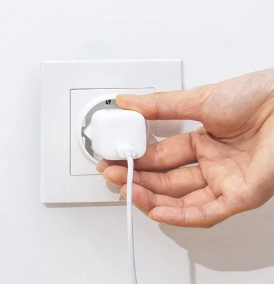 Universalni polnilec AUKEY PA-B1, bel