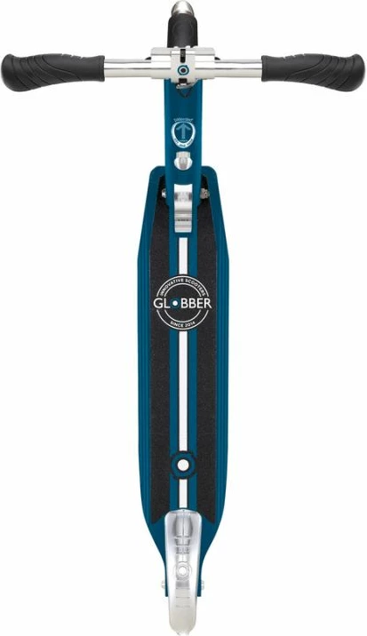 Lahkoten skiro z lučkami Globber, za otroke