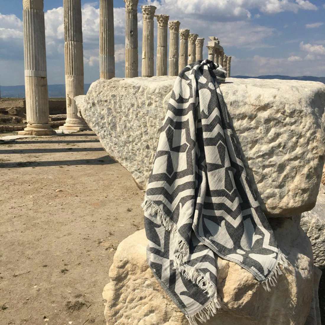 Plažna brisača Fouta Mijölnir Lalezar, črna in bež