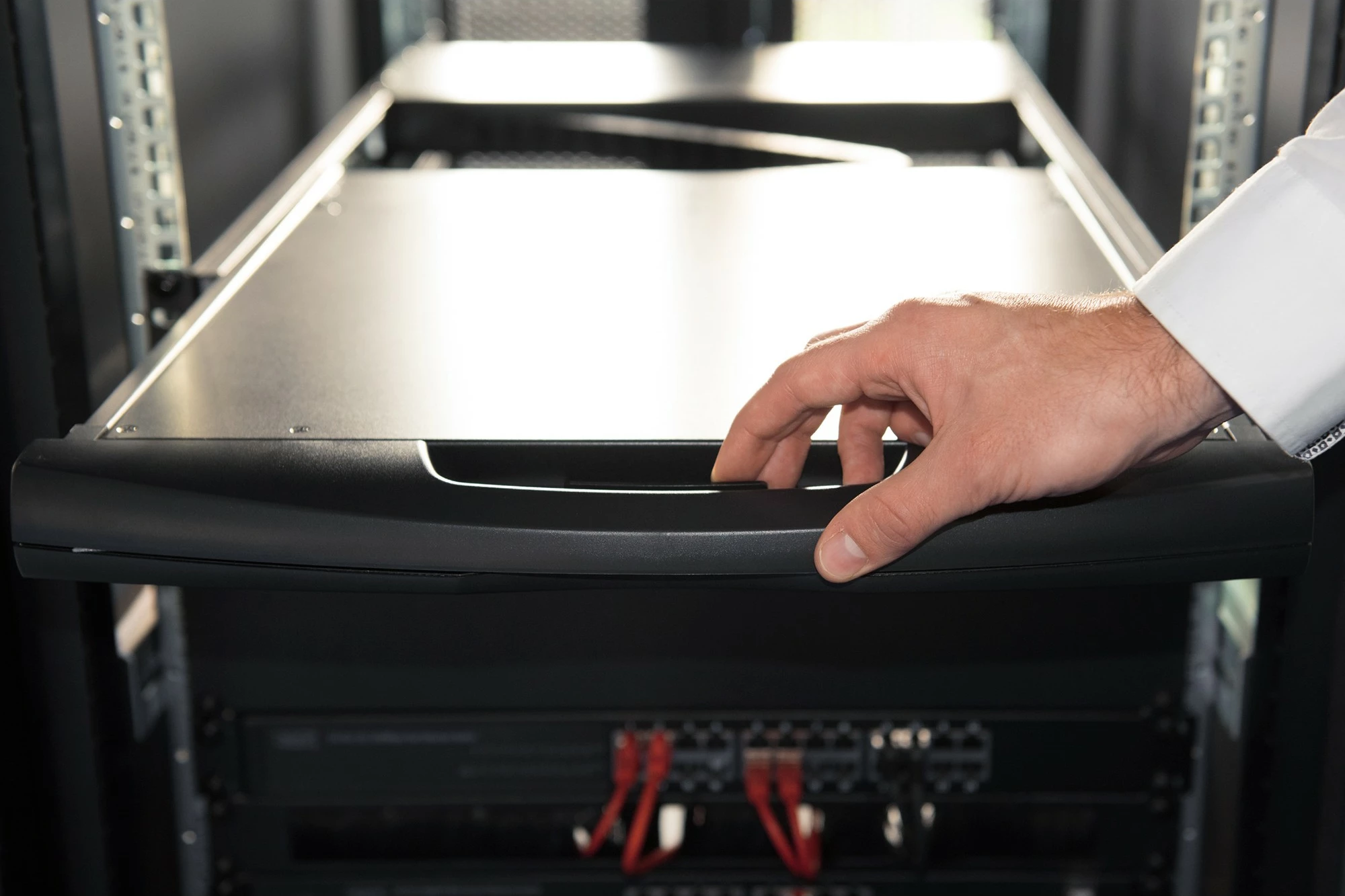 Rack konzola 17" TFT, KVM 1-port, touchpad, Digitus, črna