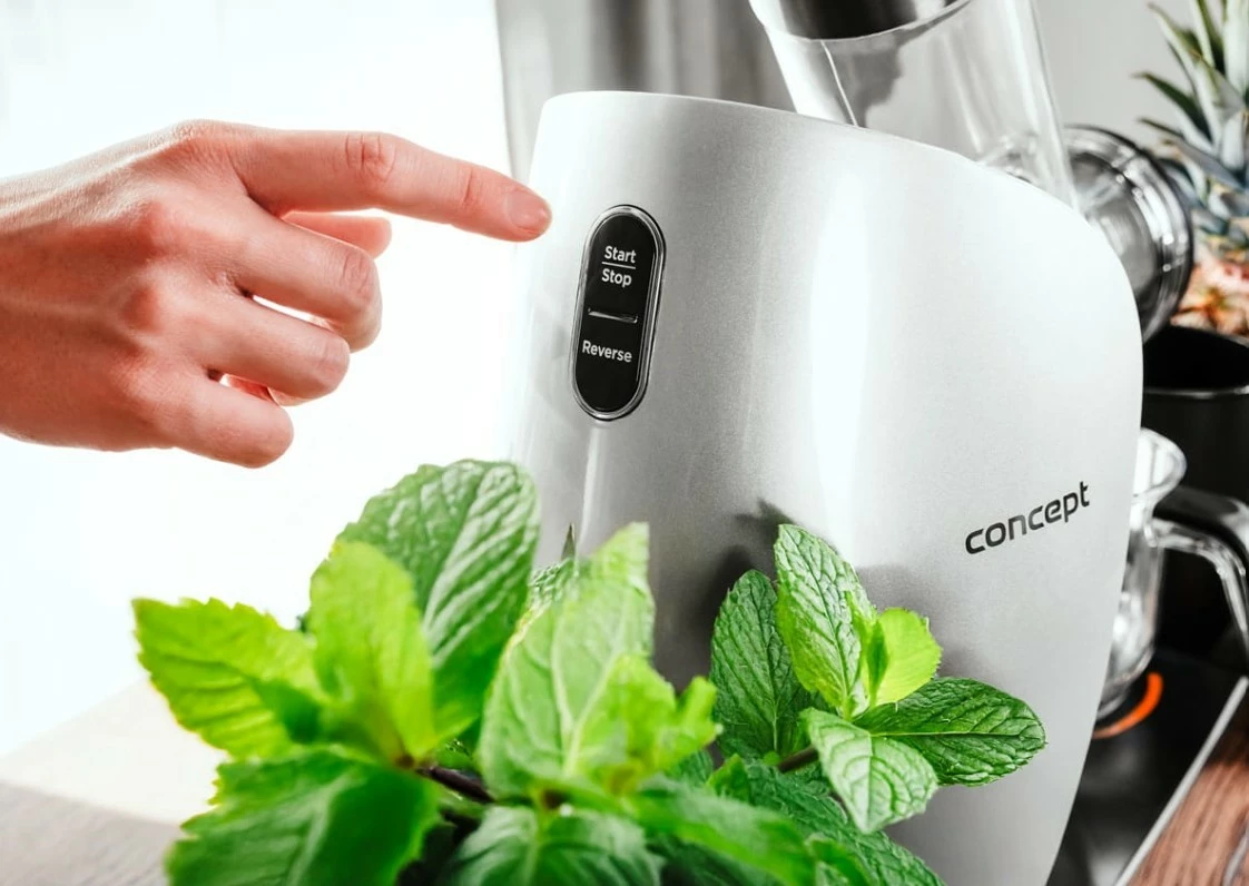 Počasen sokovnik za sadje in zelenjavo Concept Nutriboost LO7250, 200 W, 0,6 L, inox vijak, odprtina 76 mm, 65 dB, črno/krom