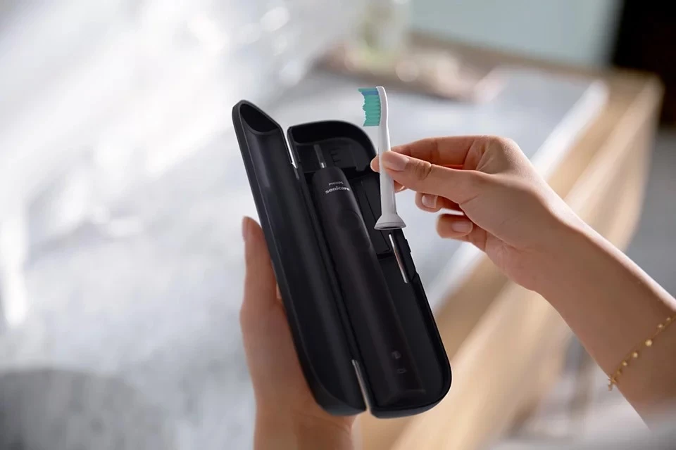 Električna zobna ščetka Philips Sonicare HX3675/15, črno/roza Električna zobna ščetka Philips Sonicare HX3675/15, črno/roza