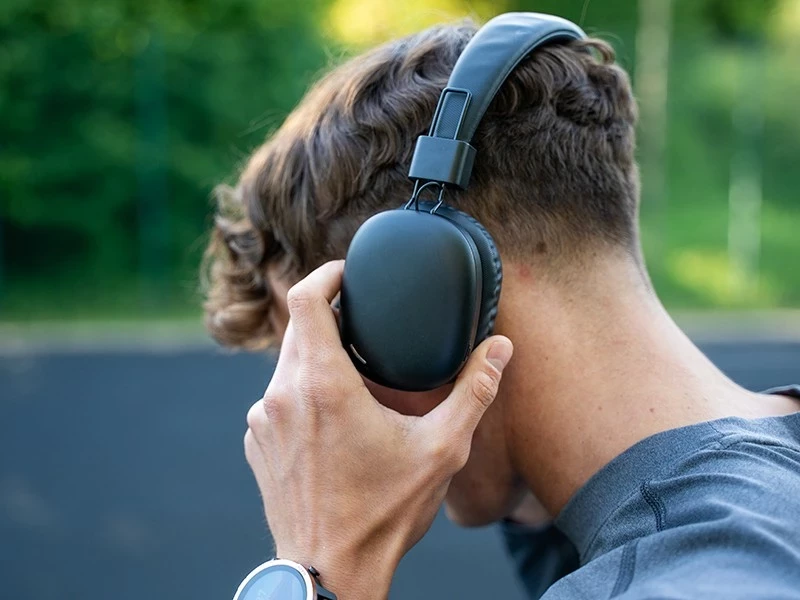 Brezžične slušalke Tracer M1 BT, Bluetooth 5.4, mikrofon, 30 h, USB-C, črne