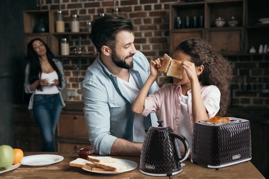 Vrelnik vode 1,7 L, 2000 W, črn Eldom Nela