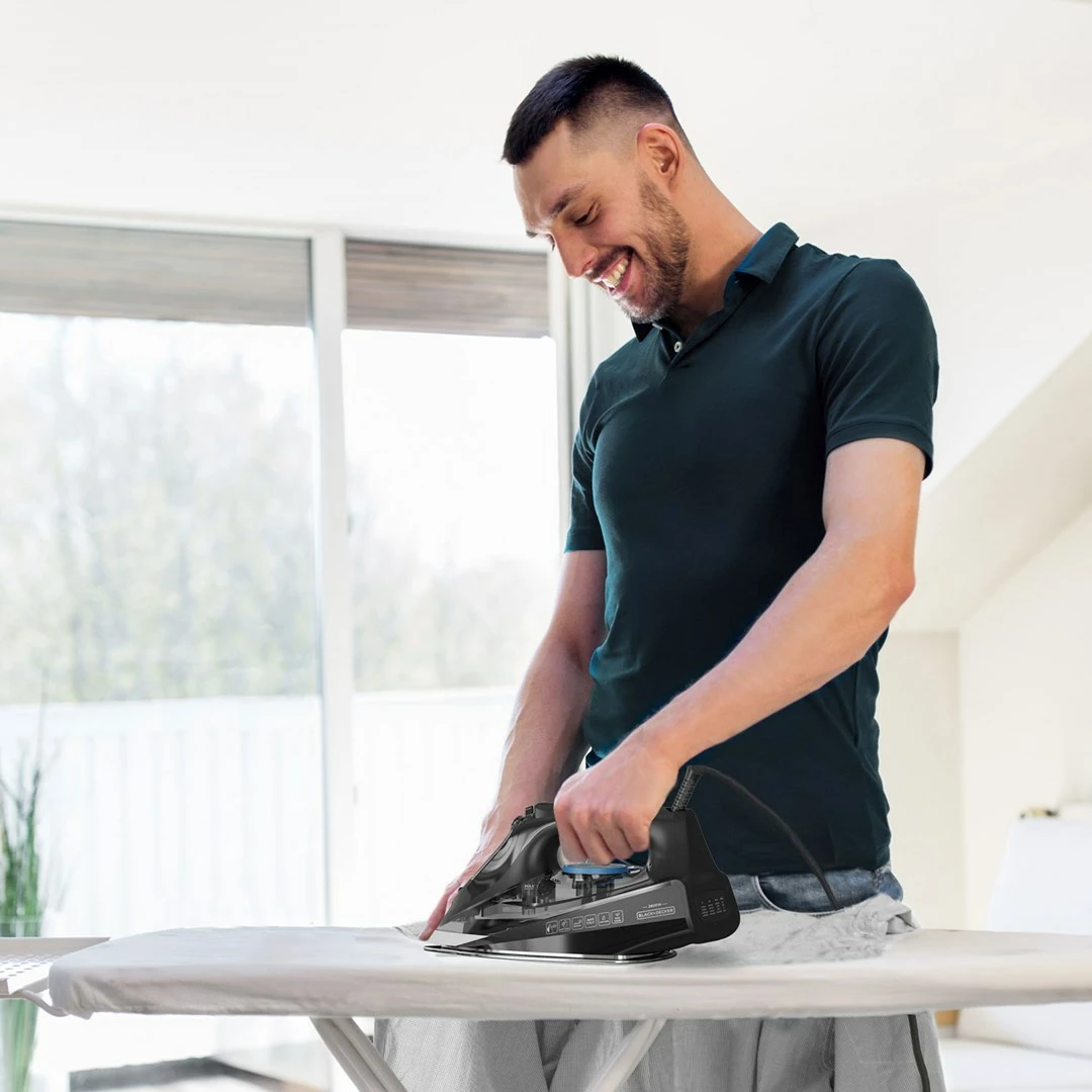 Parni likalnik Black+Decker BXIR2805E