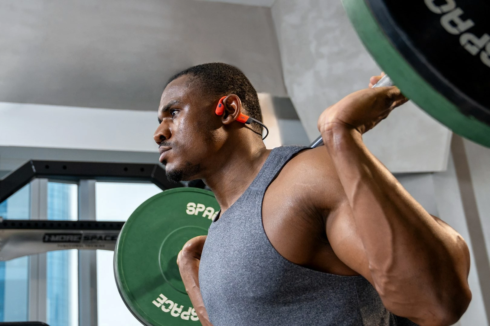 Športne brezžične slušalke z odprtimi ušesi SHOKZ OpenSwim Pro, 32 GB, Bluetooth, siva